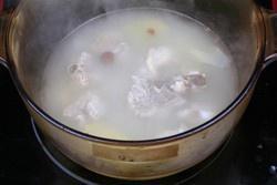 白蘑菇排骨汤的做法 步骤5