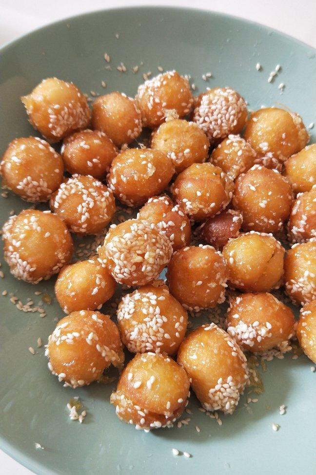 与君共白头做的芝麻琉璃丸子