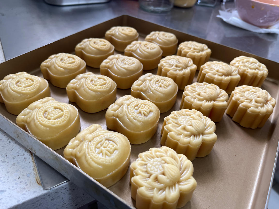 广式月饼--蛋黄莲蓉月饼