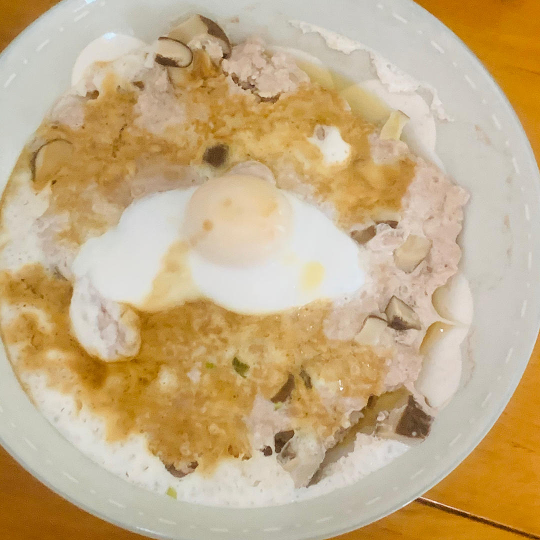 超简单粤菜——弹牙咸蛋蒸肉饼（纯瘦肉版）