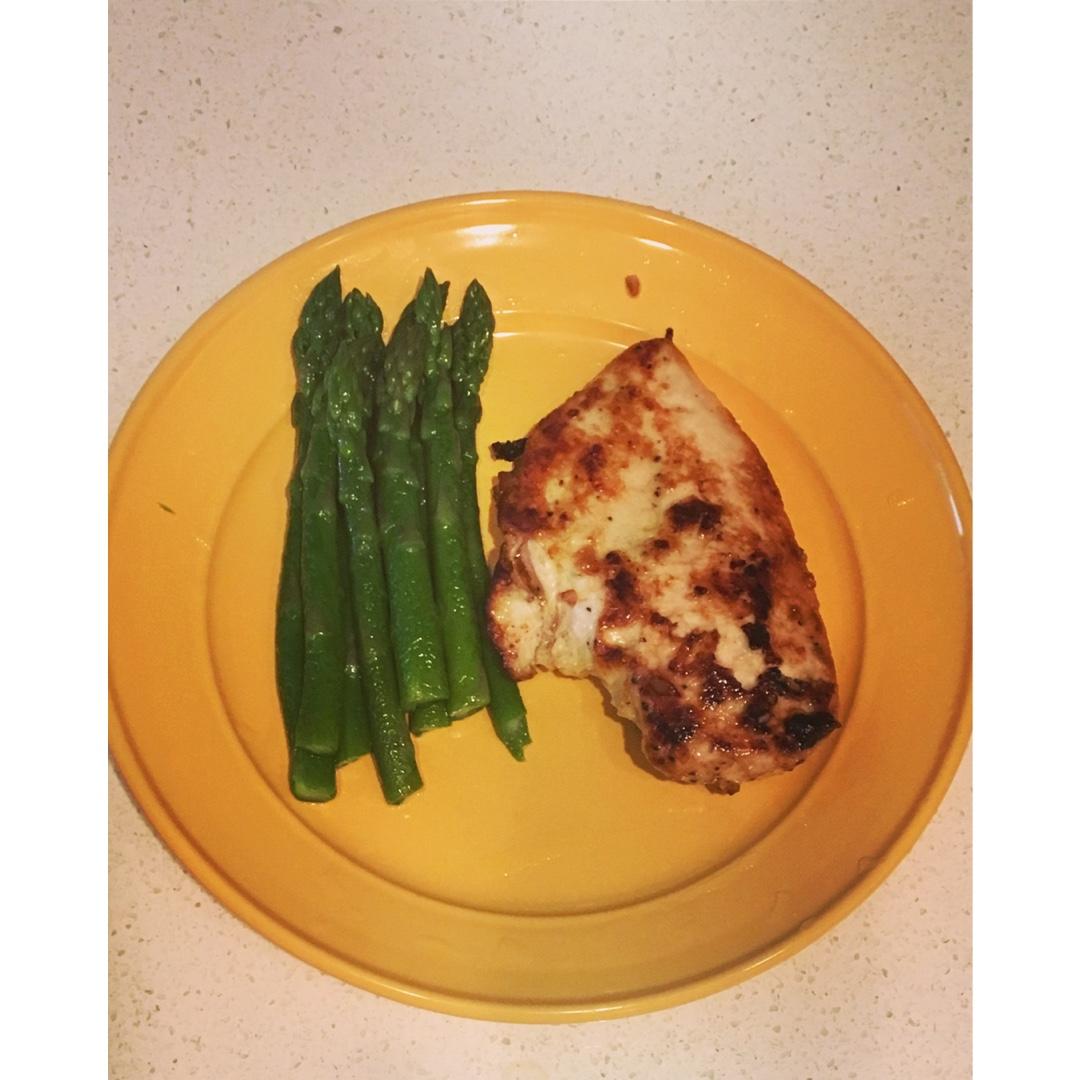 酷炫屌炸天好吃的煎鸡胸肉（香蒜蜂蜜煎鸡胸肉）