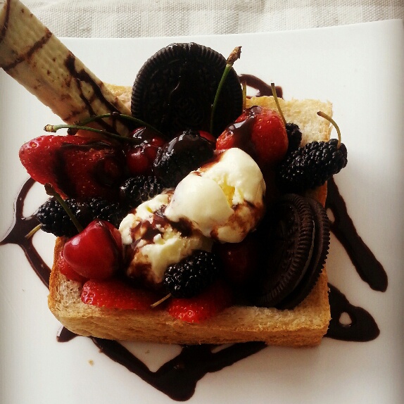 蜂蜜莓果厚多士