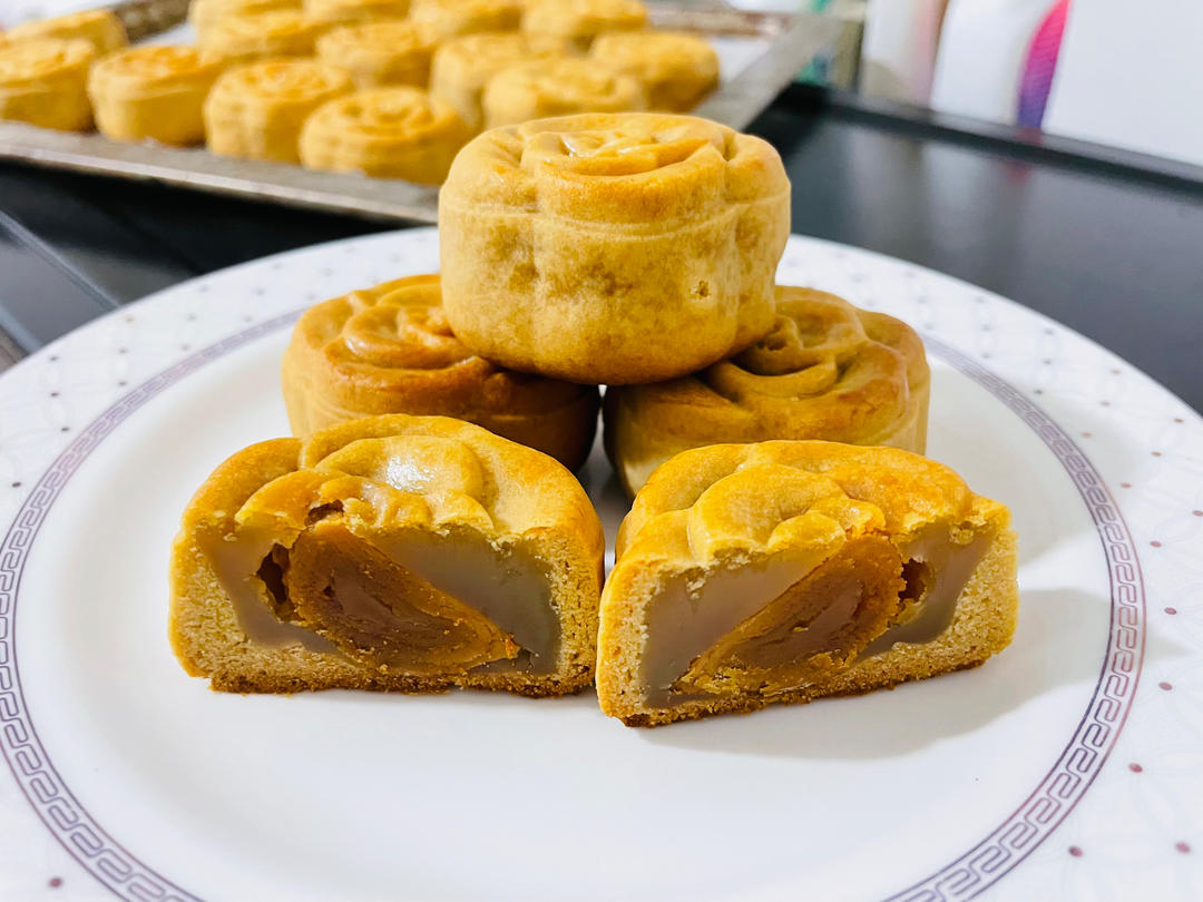 广式月饼—蛋黄莲蓉月饼