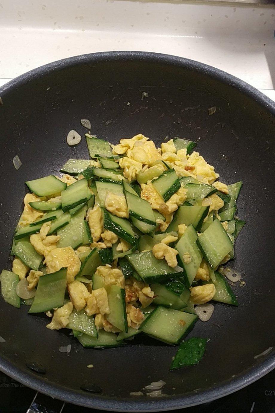 黄瓜炒鸡蛋