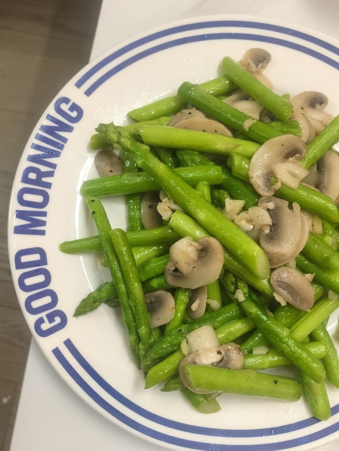 教你做最好吃的芦笋炒蘑菇 新手速get！