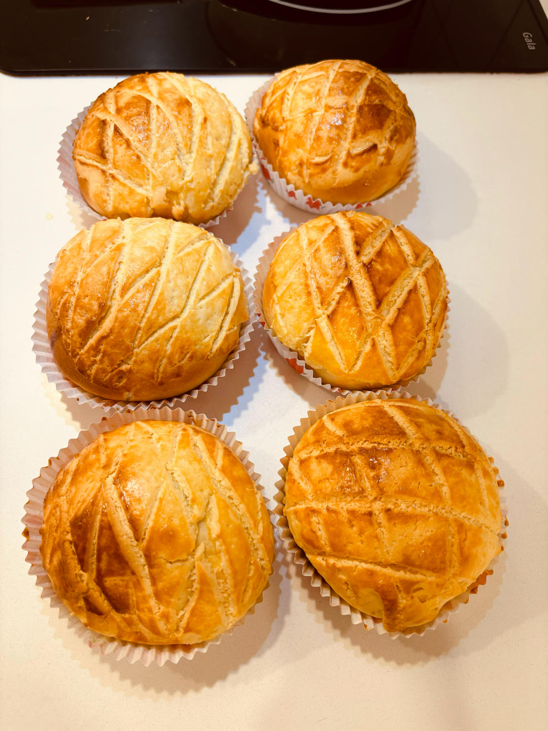 好吃到炸裂的港式菠萝包（附带制作酥皮的小视频）