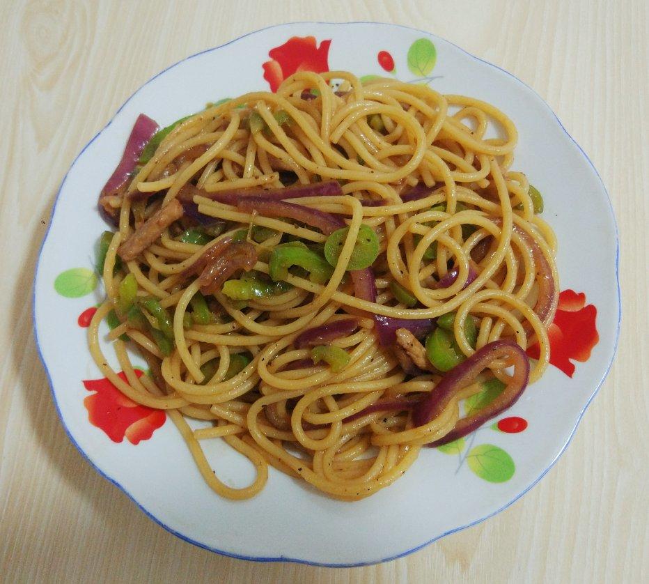 黑椒牛柳炒意面
