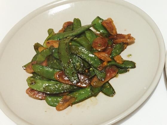 超脆爽的荷兰豆炒香肠