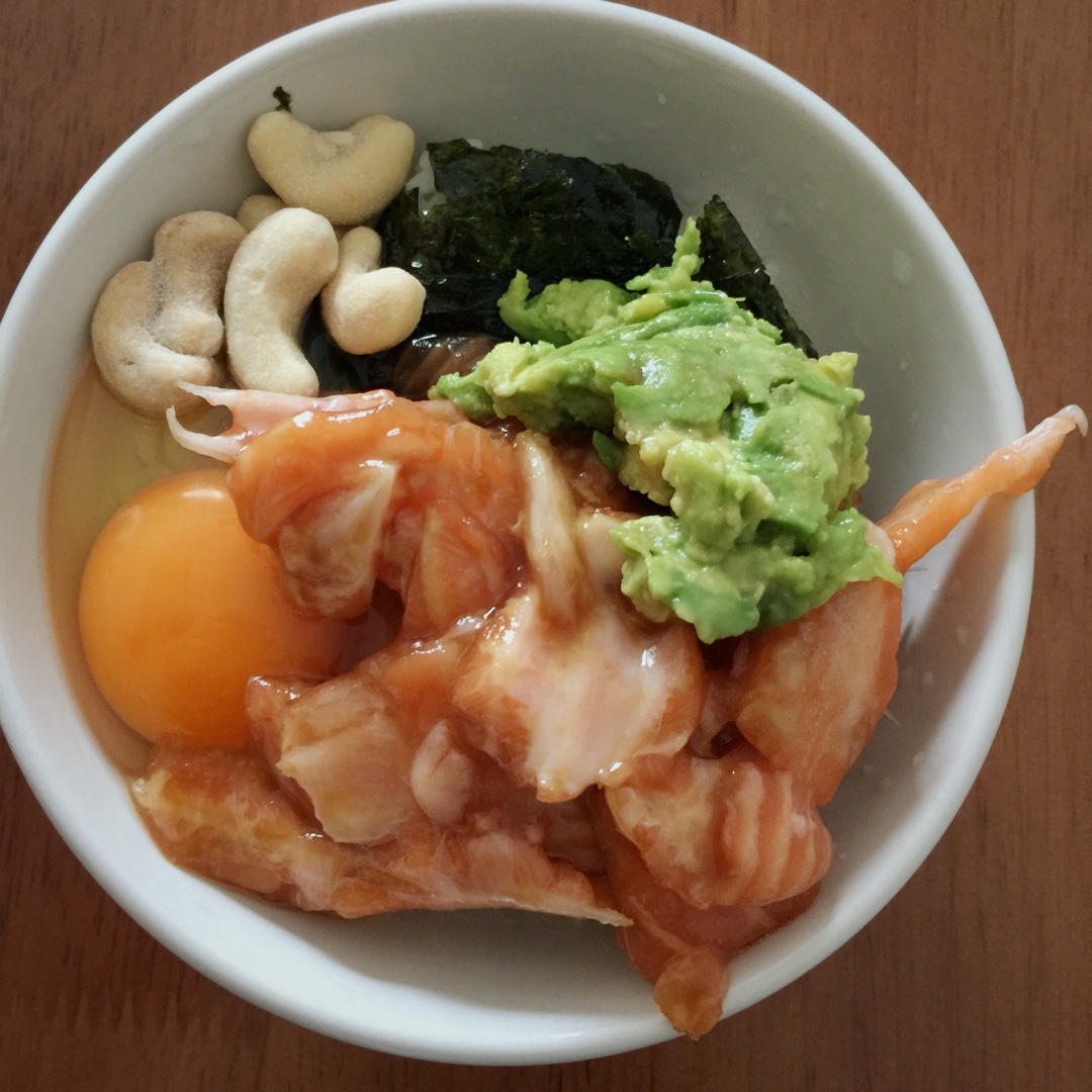 三文鱼牛油果盖饭，风靡夏威夷的Poke拌饭