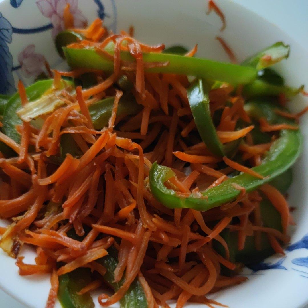 青椒炒胡萝卜丝