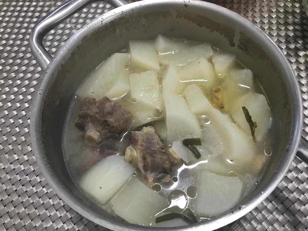 牛尾骨萝卜汤