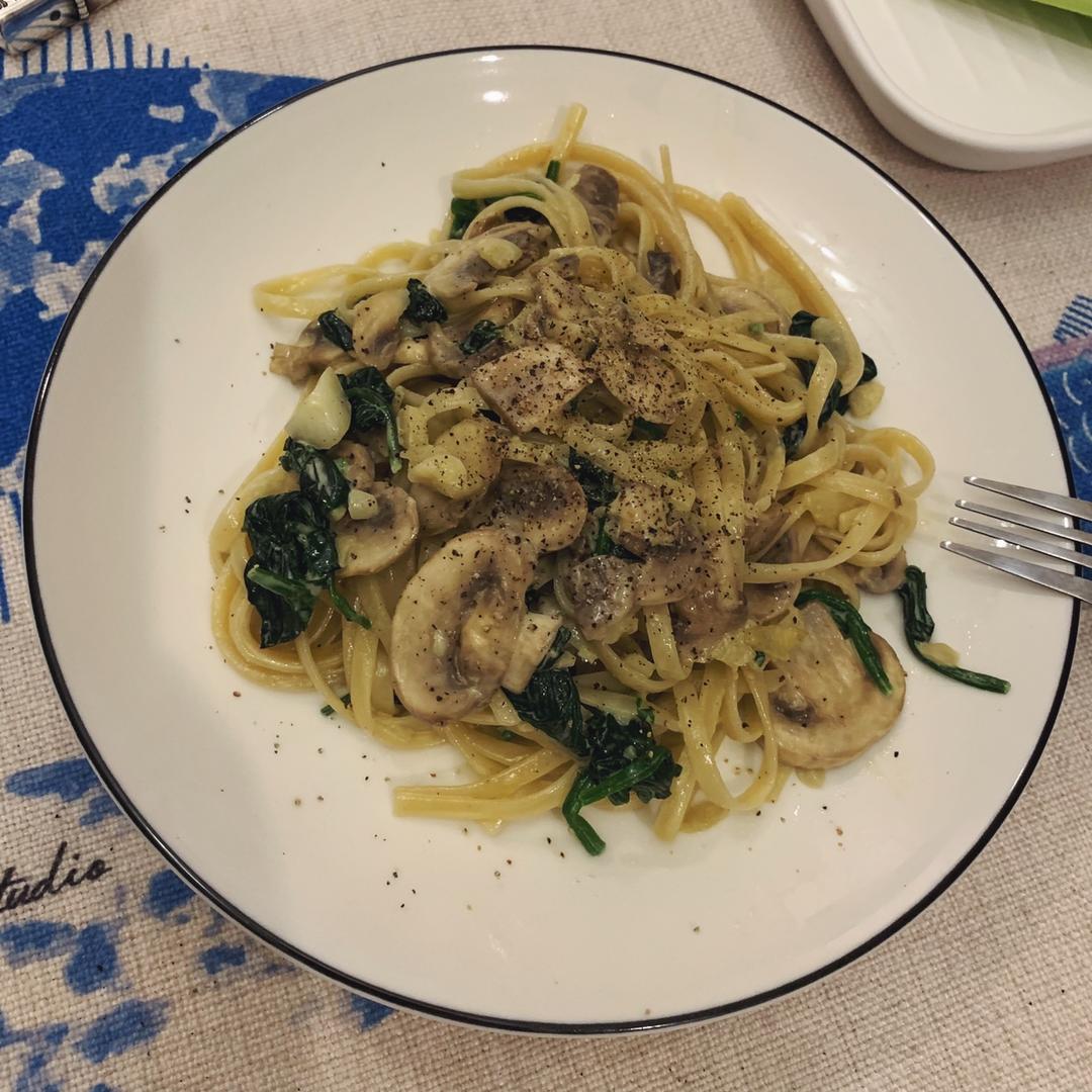 奶油蘑菇菠菜意大利面