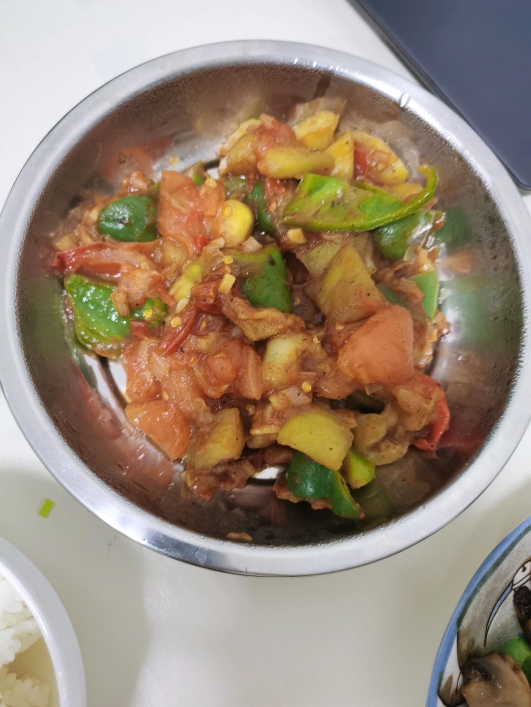 红烧茄子（佐西红柿尖椒）