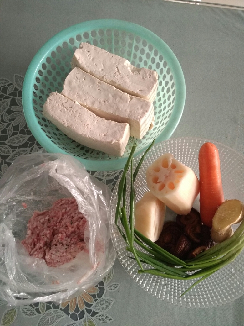 小吃5：豆腐素丸子的做法 步骤1