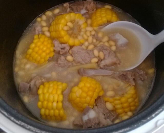 电饭煲排骨玉米黄豆汤的做法