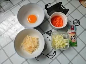 宝宝辅食:补钙蔬菜蛋黄奶酪饼8M+的做法 步骤1