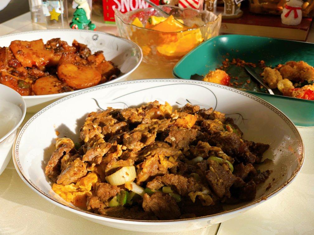 呲溜入口的鲜香 茶餐厅必点美食｜滑蛋牛肉