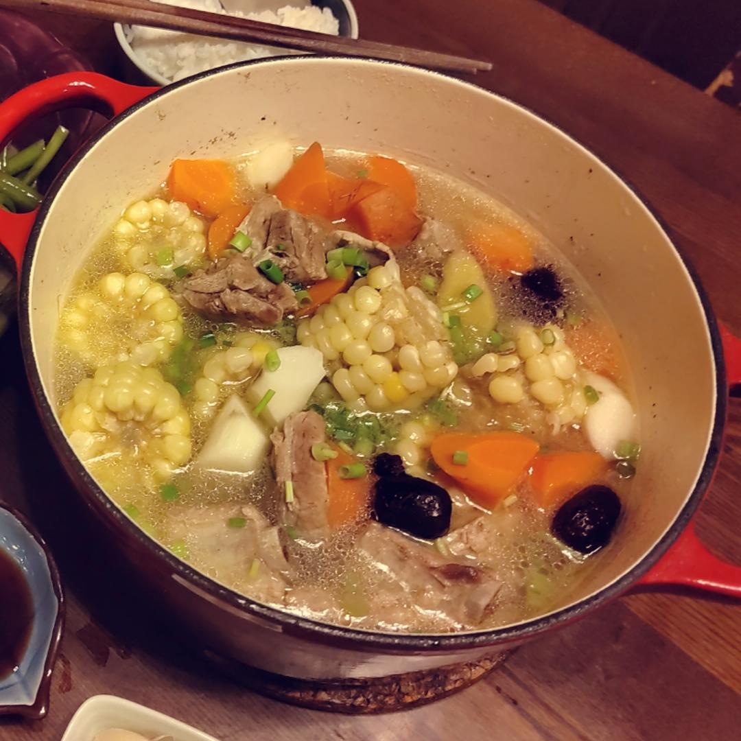 连吃三碗的玉米山药排骨汤