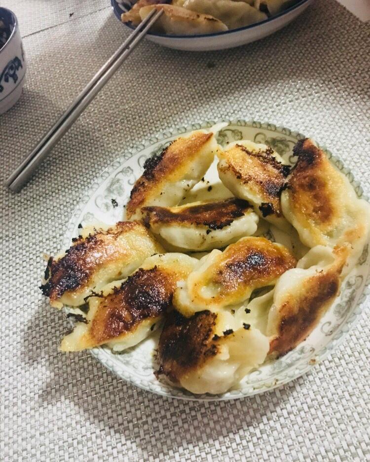 米娜nia做的电饼铛水煎饺