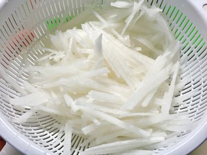 日式大根豆苗沙拉的做法步骤图 怎么做好吃 茉莉0303 下厨房 日式大根豆苗沙拉的做法步骤图 怎么做好吃 茉莉0303 下厨房