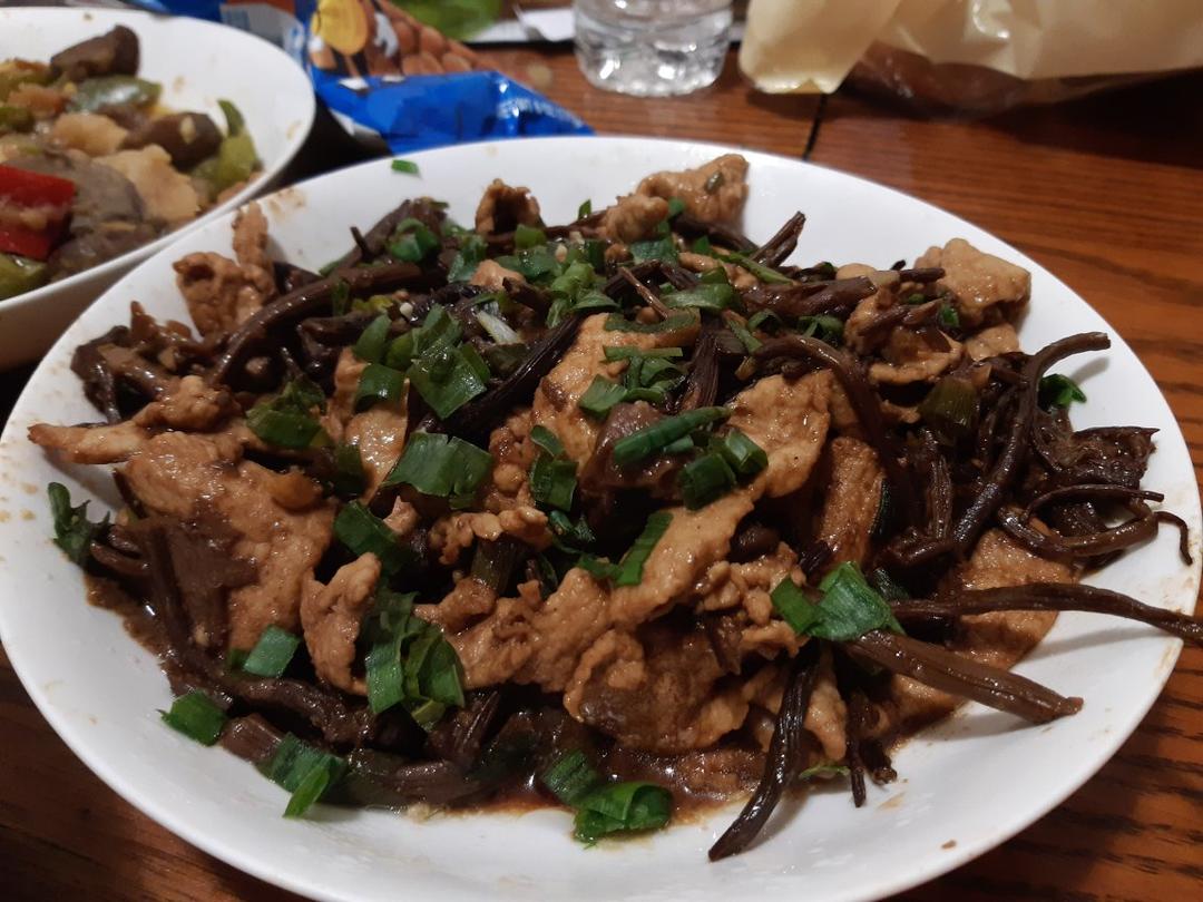 下饭菜～茶树菇炒肉