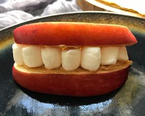 万圣节小吃DIY 苹果红唇大牙齿的做法 步骤5