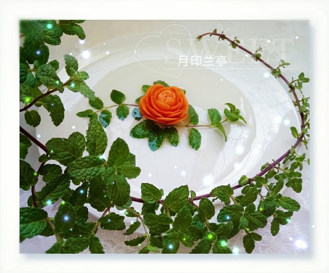 简单美丽的盘饰（2）——萝卜雕刻花的做法