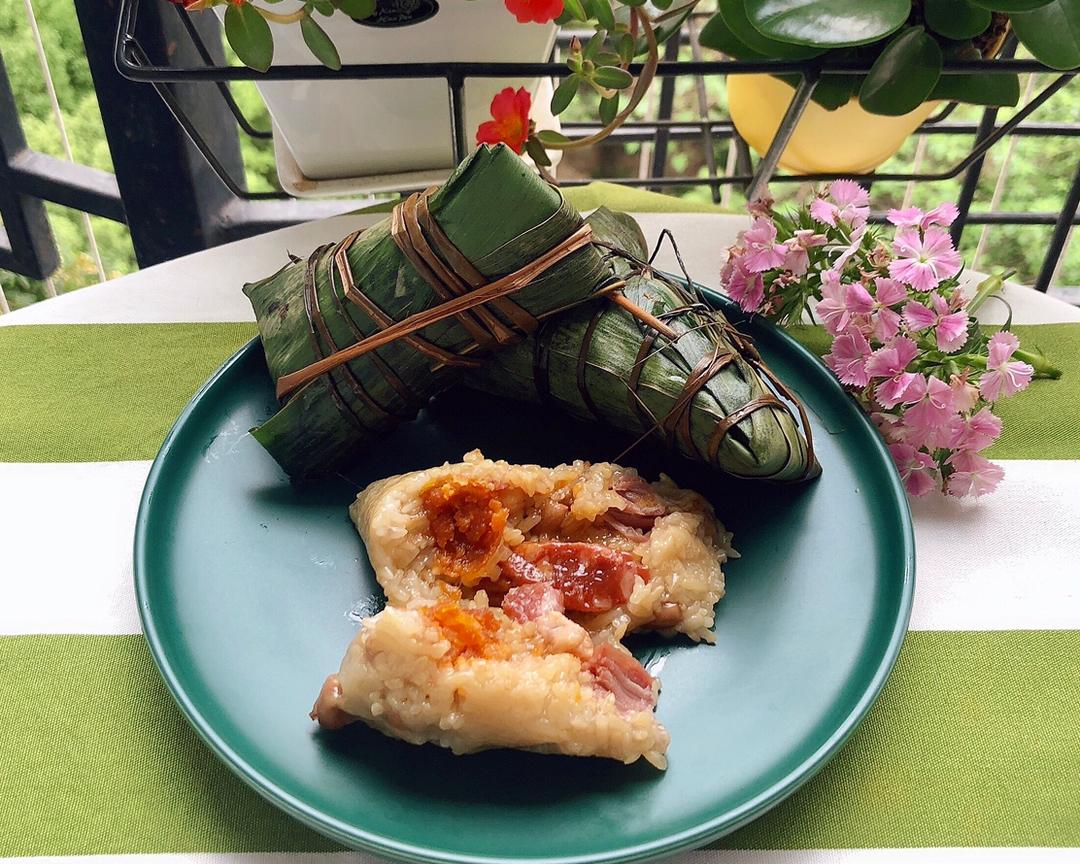 咸蛋咸肉粽的做法