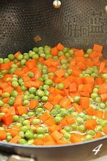 豌豆胡萝卜焖饭的做法 步骤4