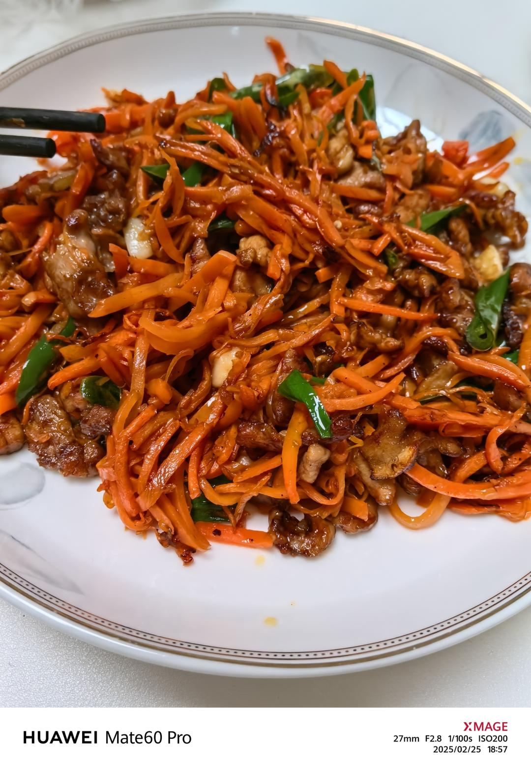 超级下饭胡萝卜丝炒肉