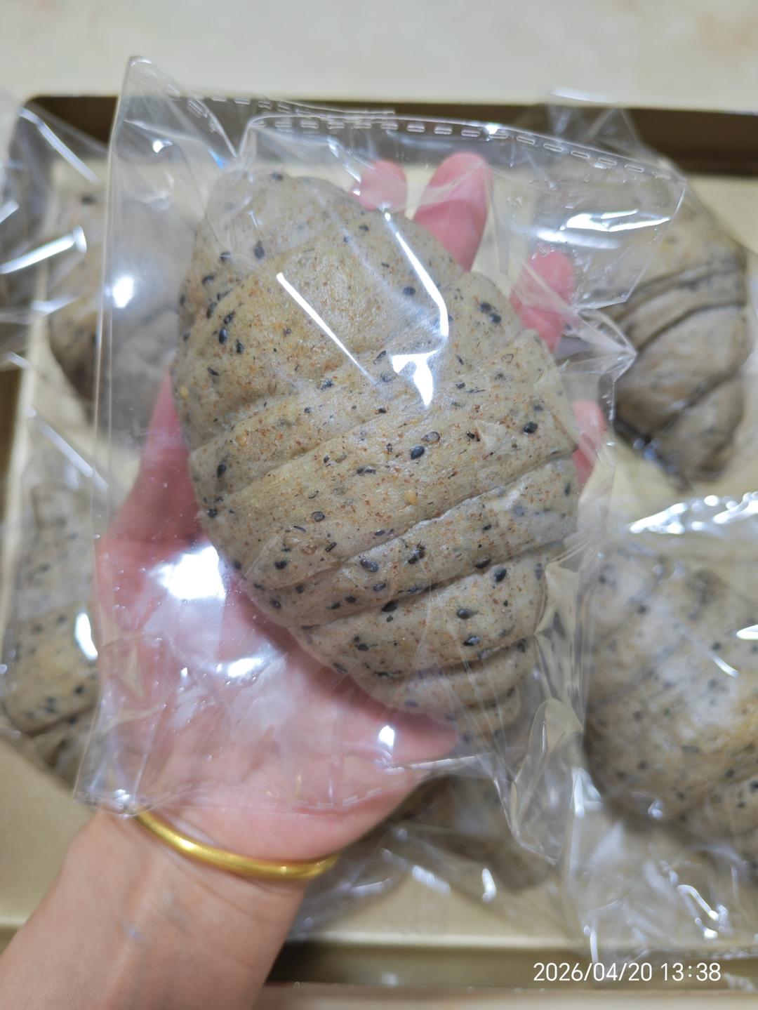 全麦黑芝麻盐面包｜养生美味黑芝麻馅儿～料超足巨好吃！