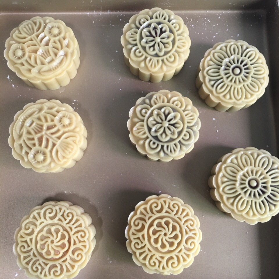 广式月饼—蛋黄芝麻月饼