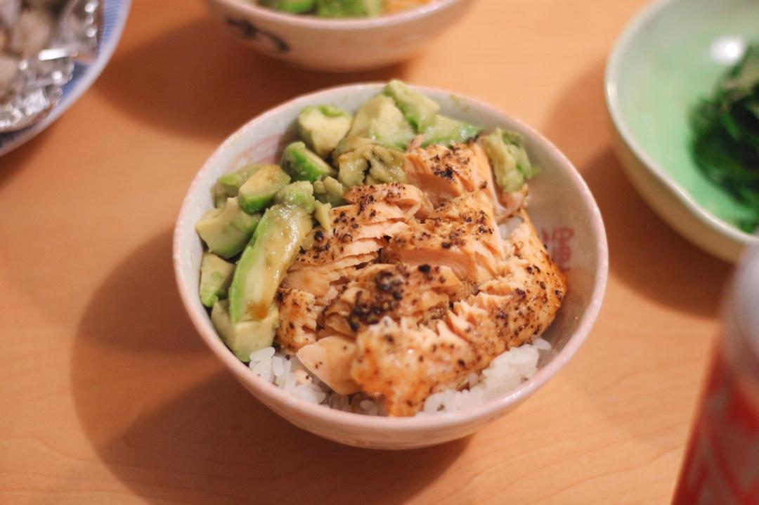 三文鱼牛油果拌饭