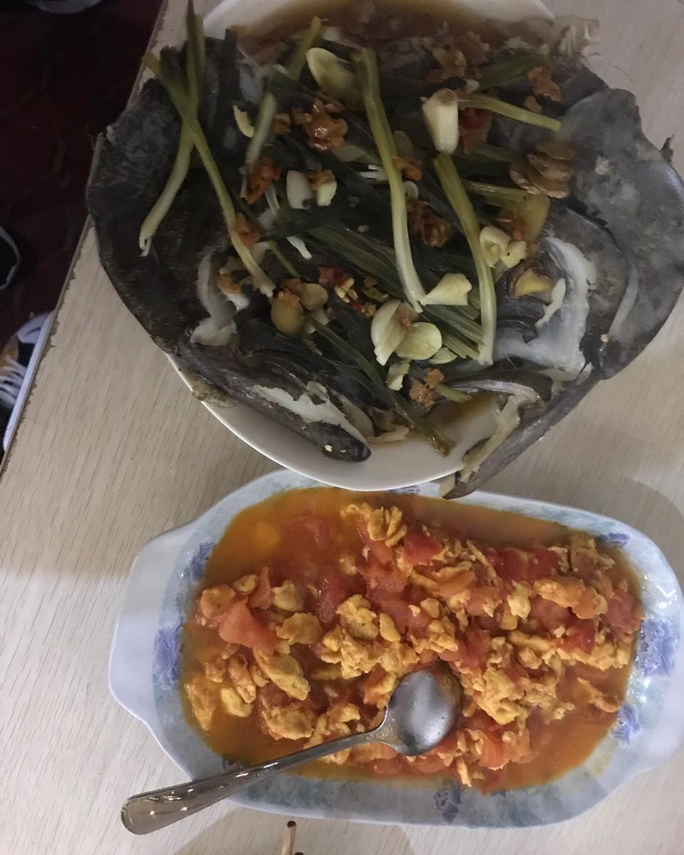 第一次做鱼，卖相不咋地，味道还是可以的😀