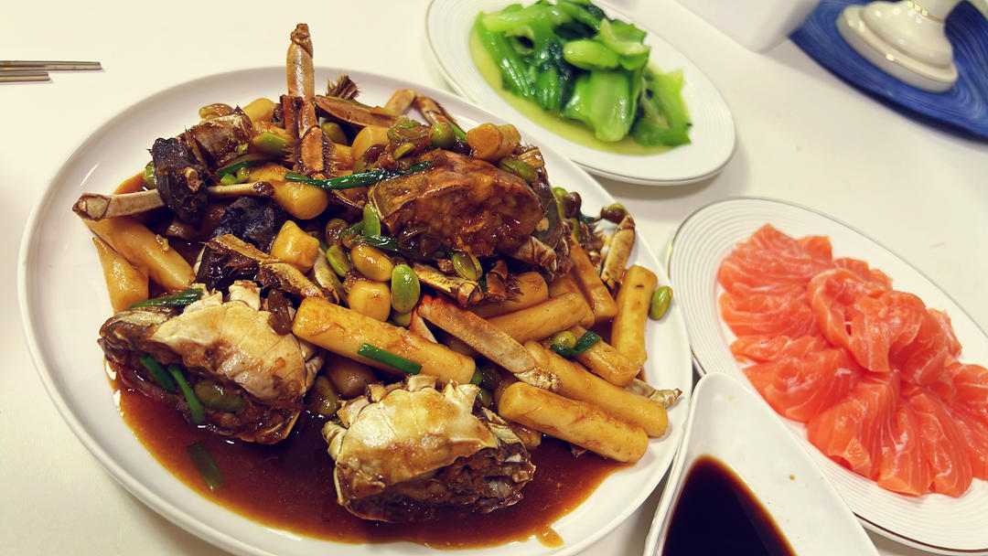 吮指舔干净的毛豆大闸蟹炒年糕