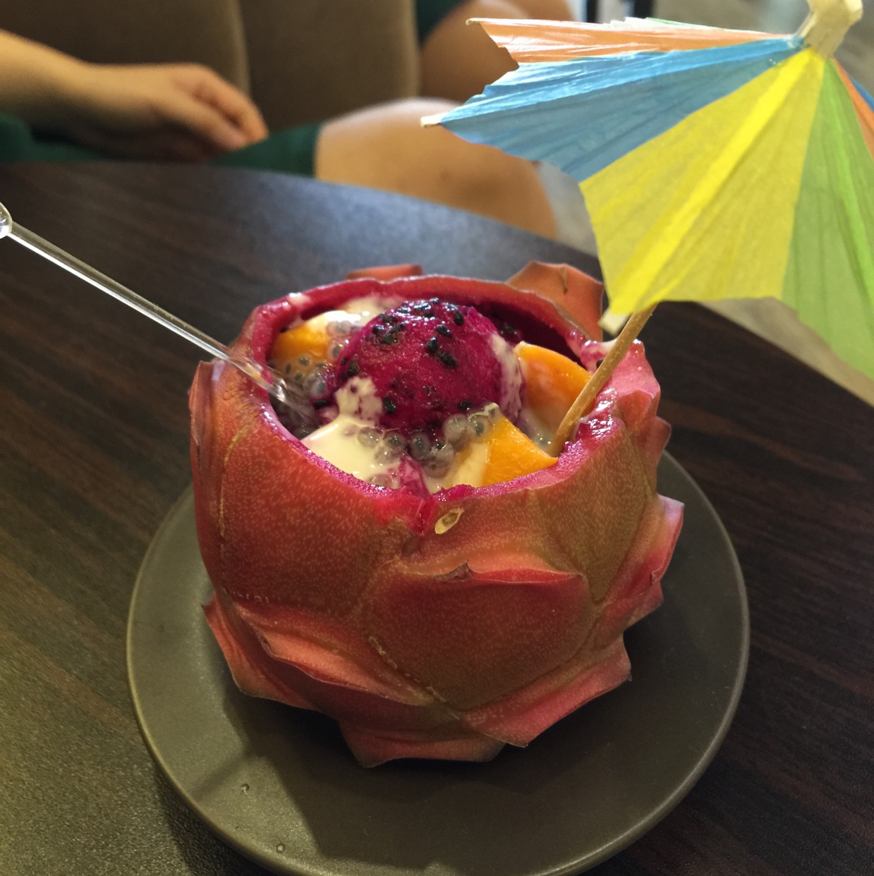 夏日的凉爽甜品 - 椰汁西米汤圆火龙果盅