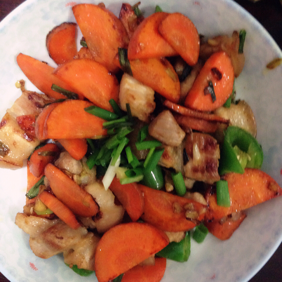 五花肉爆炒胡萝卜