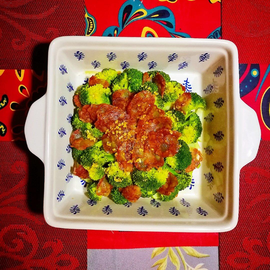 麻辣香肠蒸西兰花【快手菜】