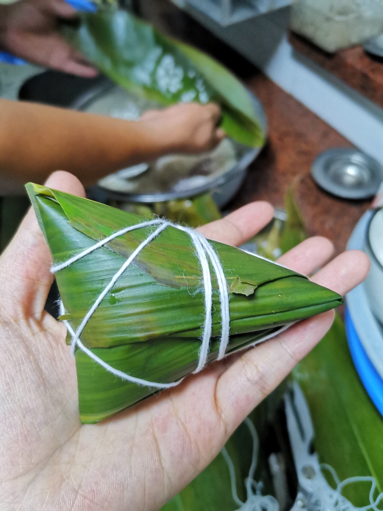 【北方口味】简易版豆沙红枣三角粽的做法 步骤5