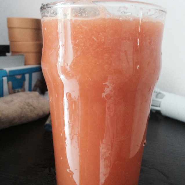 自制hey juice排毒果蔬汁。