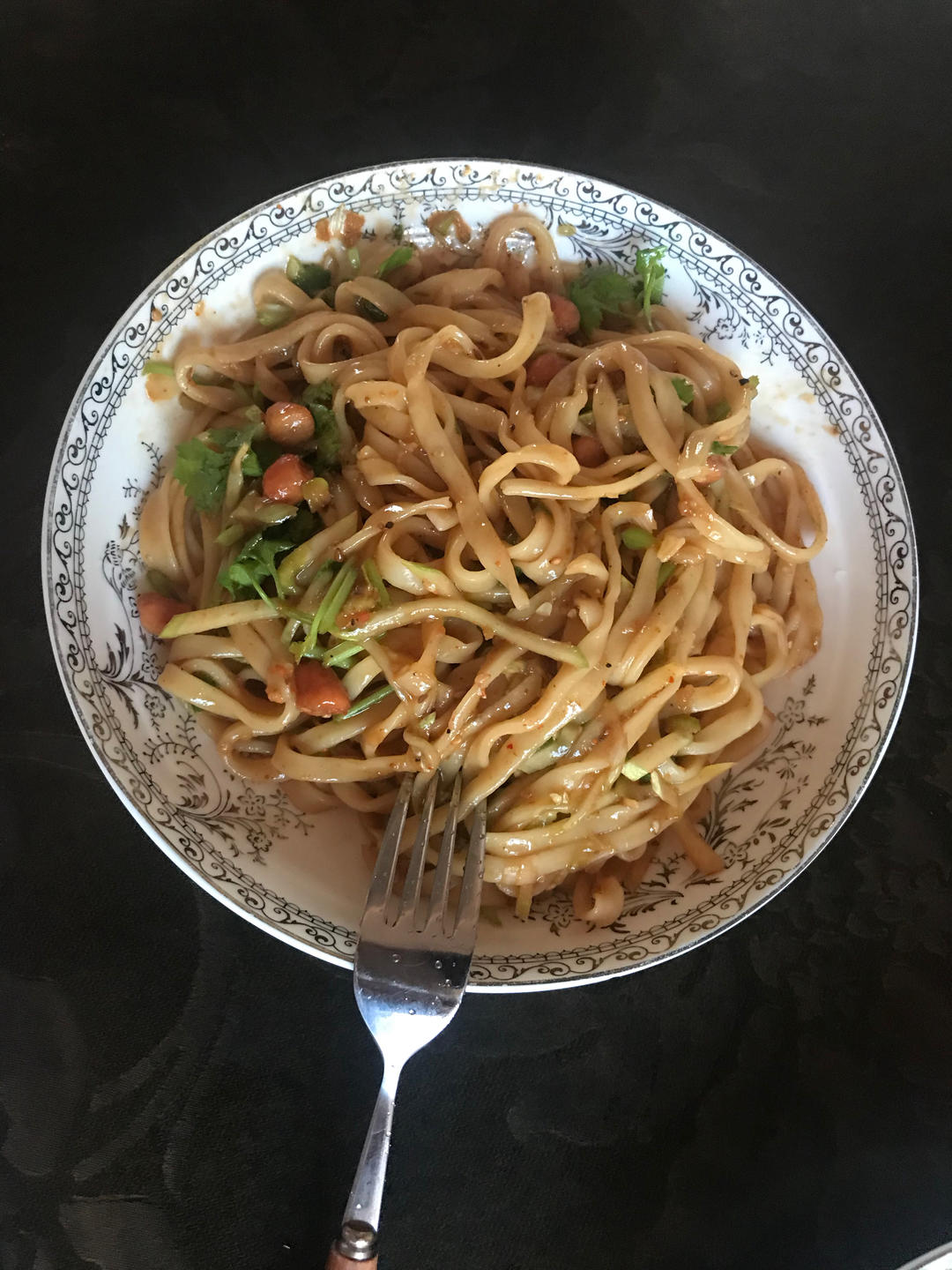 十分钟做好一盘开胃凉拌面～太好吃啦