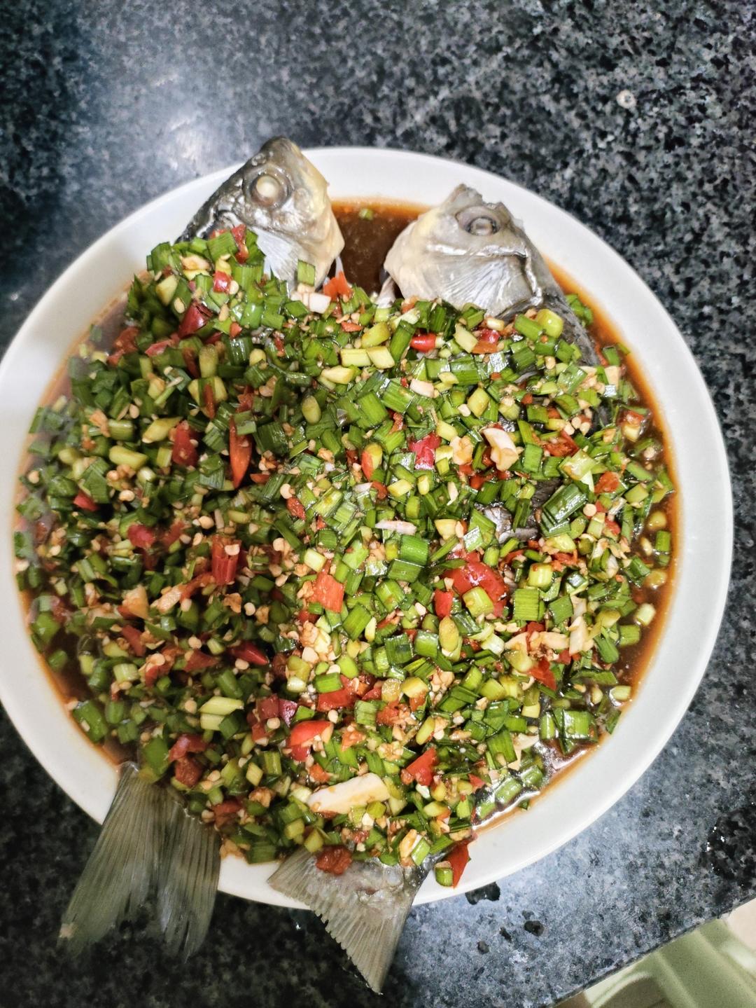 凉拌鲫鱼（韭菜）