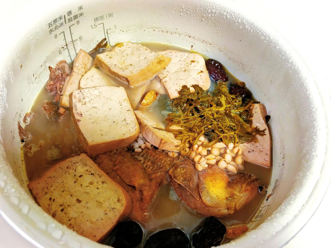 百试百灵～棉茵陈赤小豆鲫鱼祛湿汤