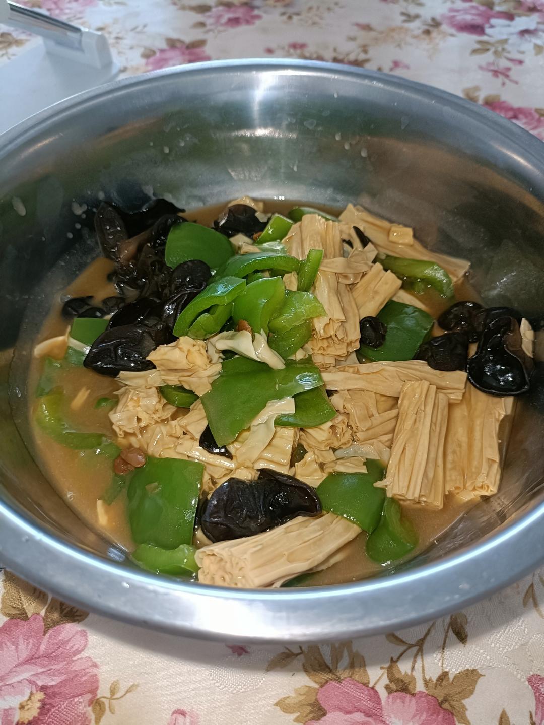 赶紧来试试个下饭菜～腐竹烧木耳