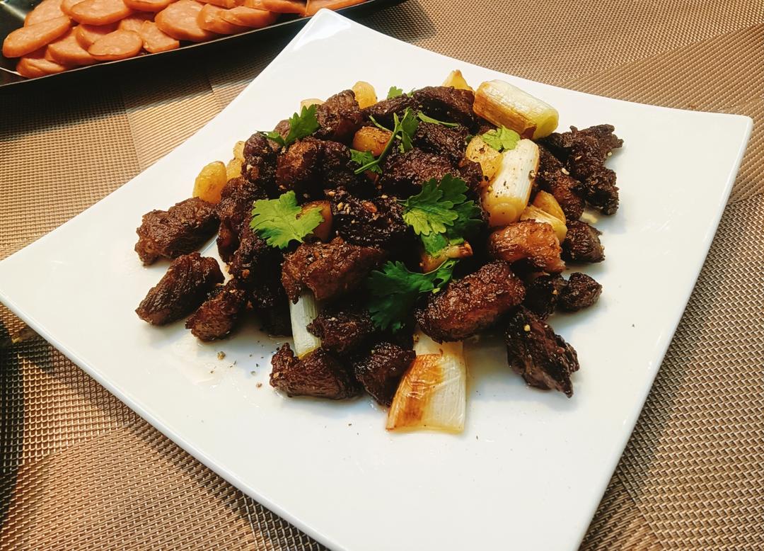 听起来就很好吃的黑椒蒜子牛肉粒