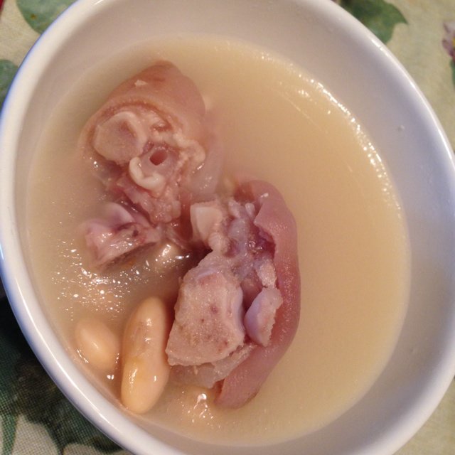 芸豆猪蹄汤
