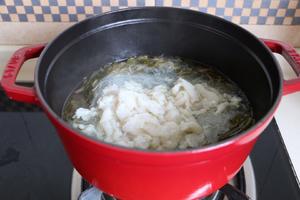 夏季快手美食-龙利鱼酸菜粉丝汤的做法 步骤14