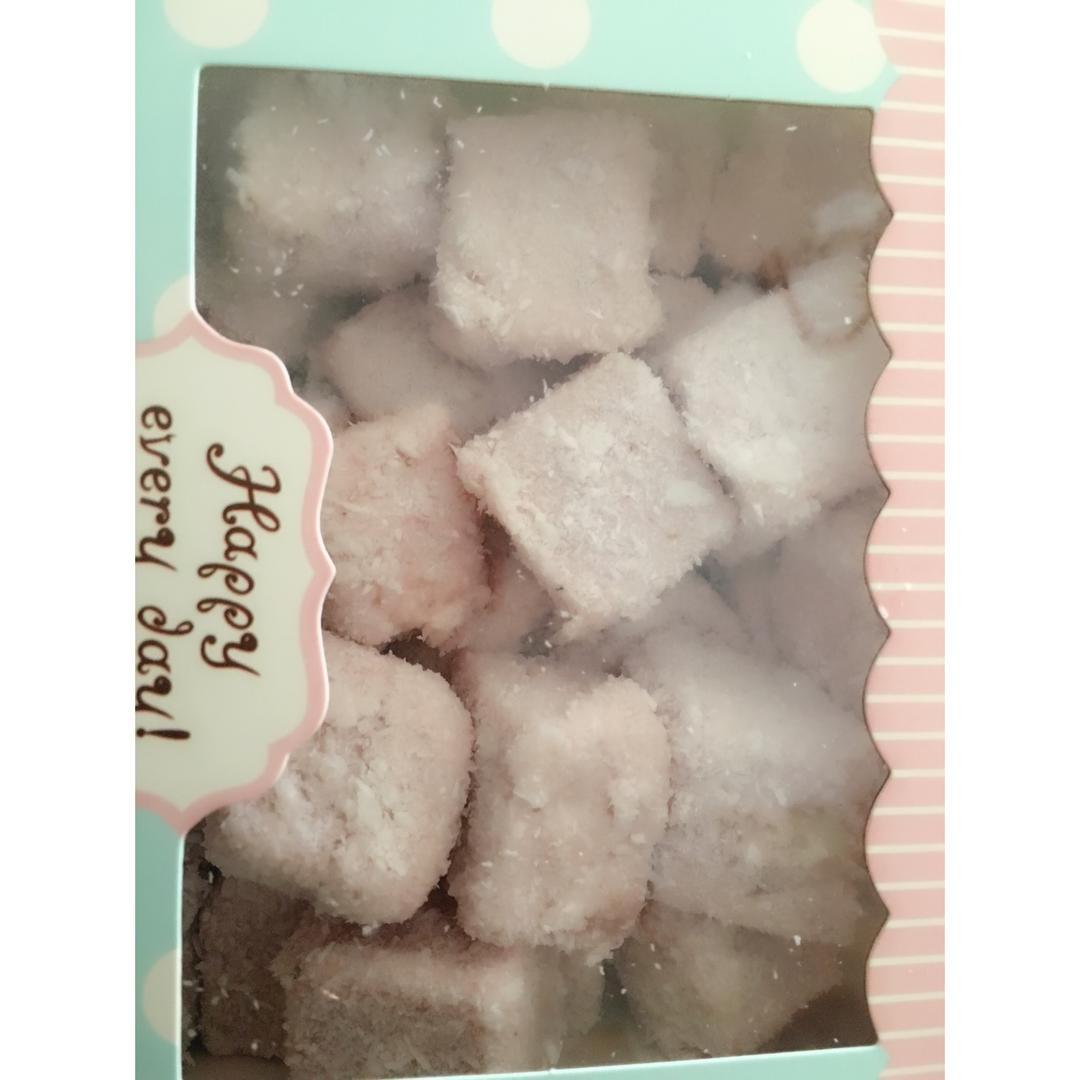 粉色椰丝牛奶小方