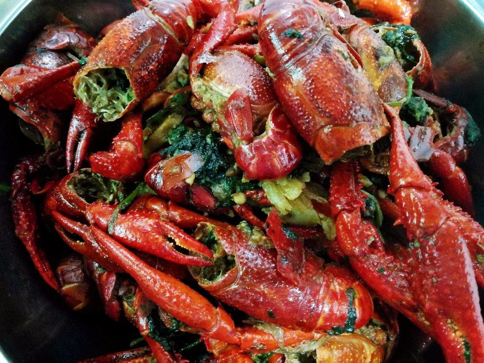 手指头都添干净的小龙虾