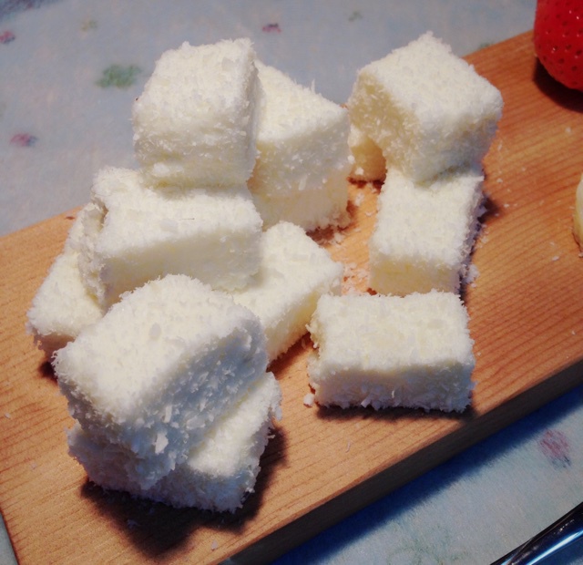 椰丝牛奶小方糕